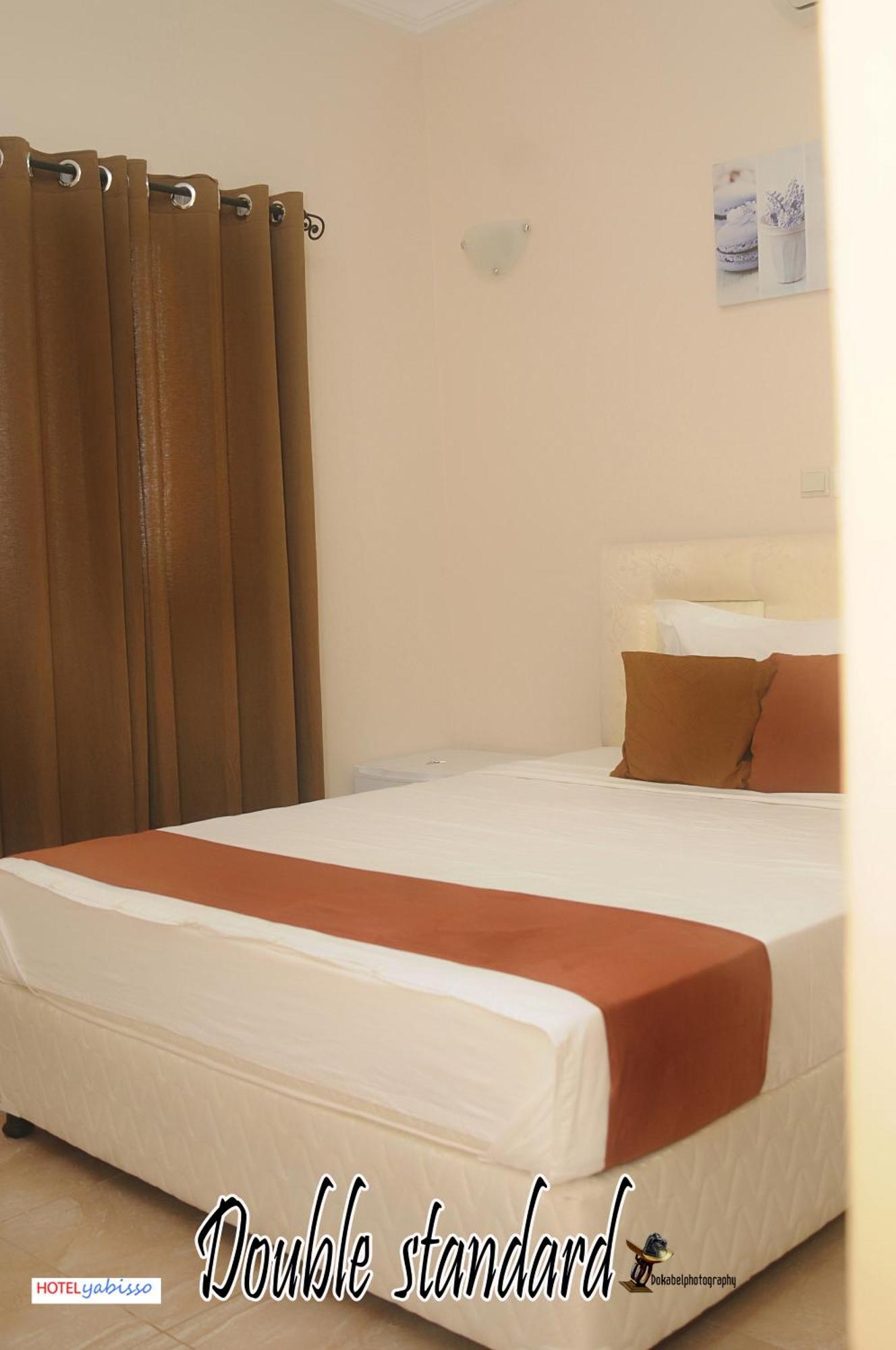 Hotel Yabisso Lome Bagian luar foto