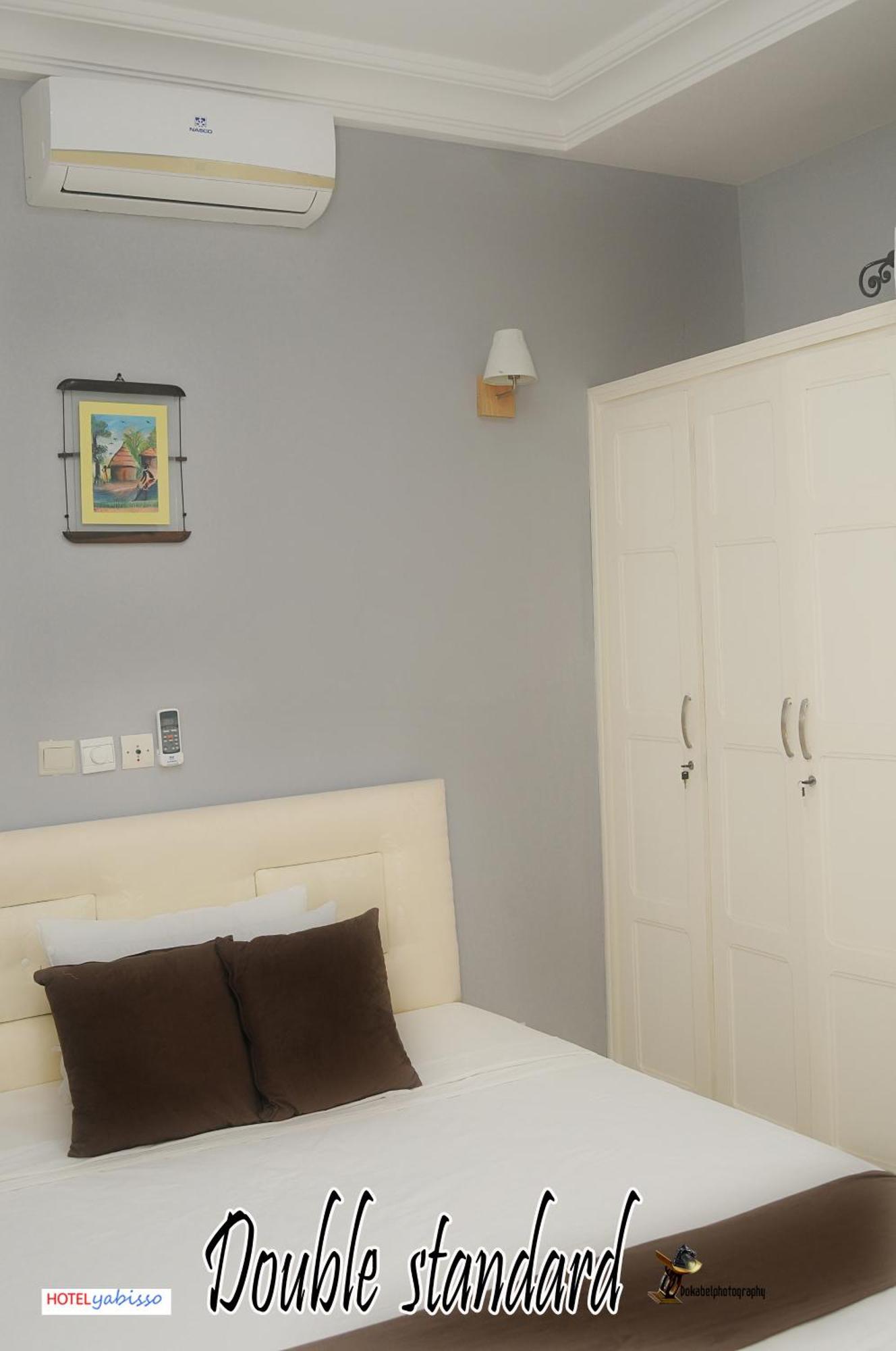 Hotel Yabisso Lome Bagian luar foto