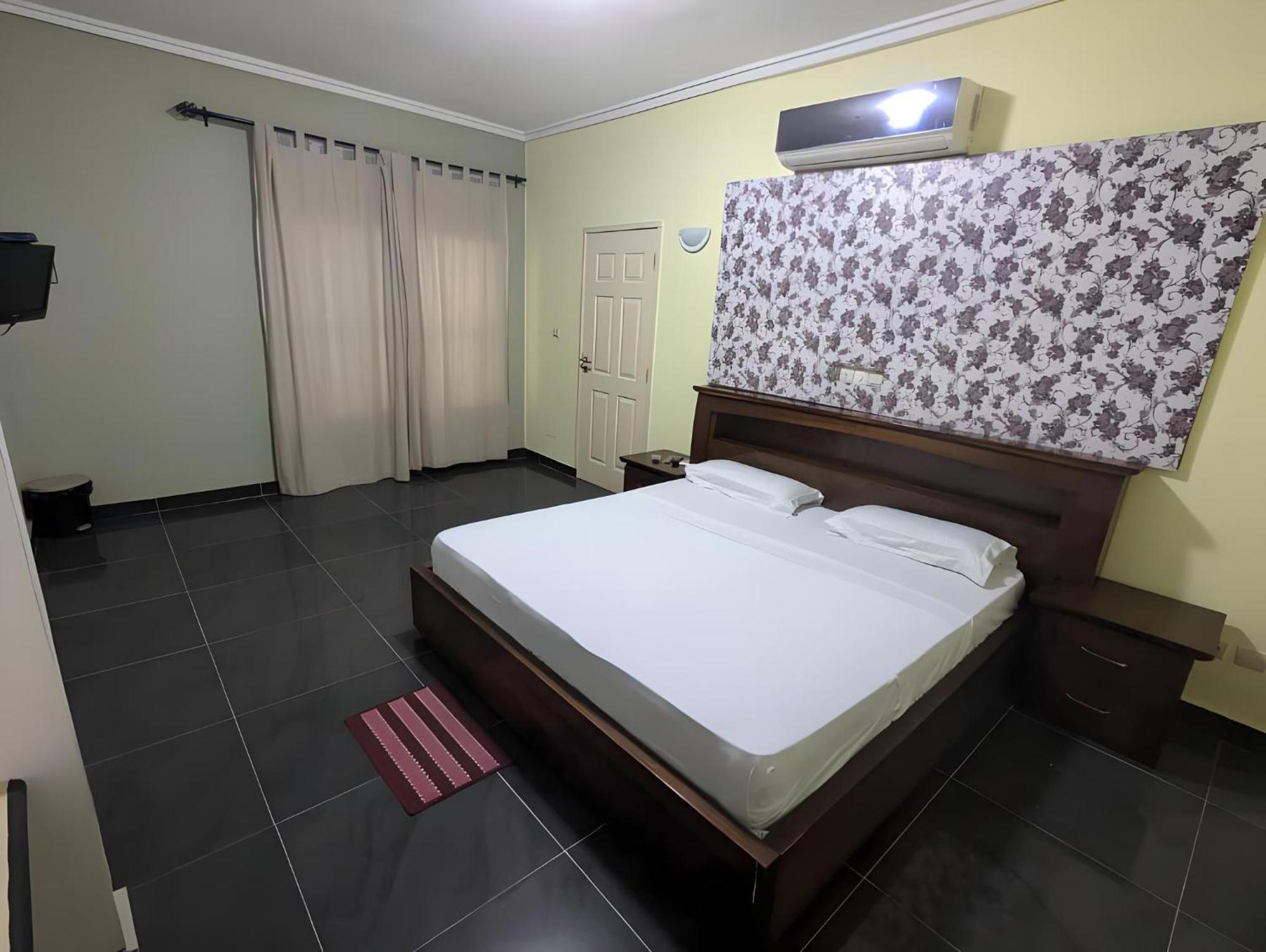 Hotel Yabisso Lome Bagian luar foto