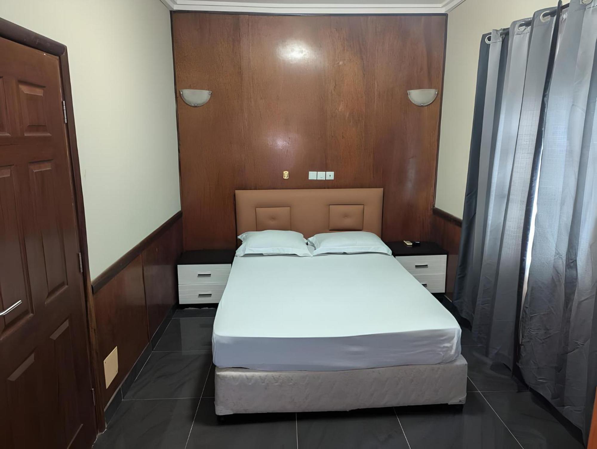 Hotel Yabisso Lome Bagian luar foto