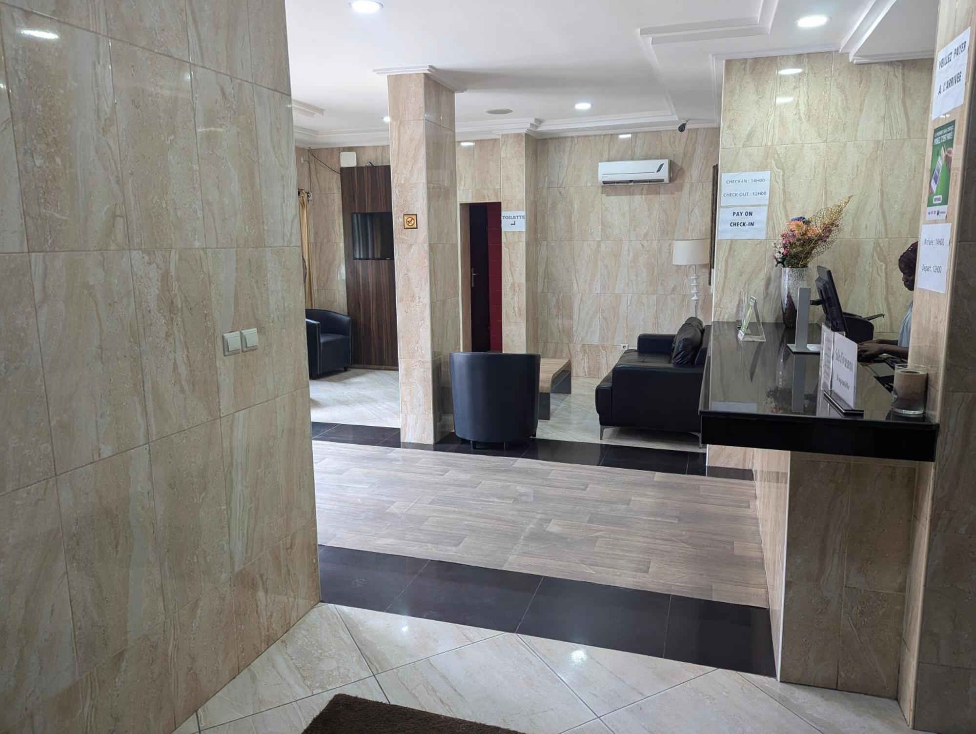 Hotel Yabisso Lome Bagian luar foto
