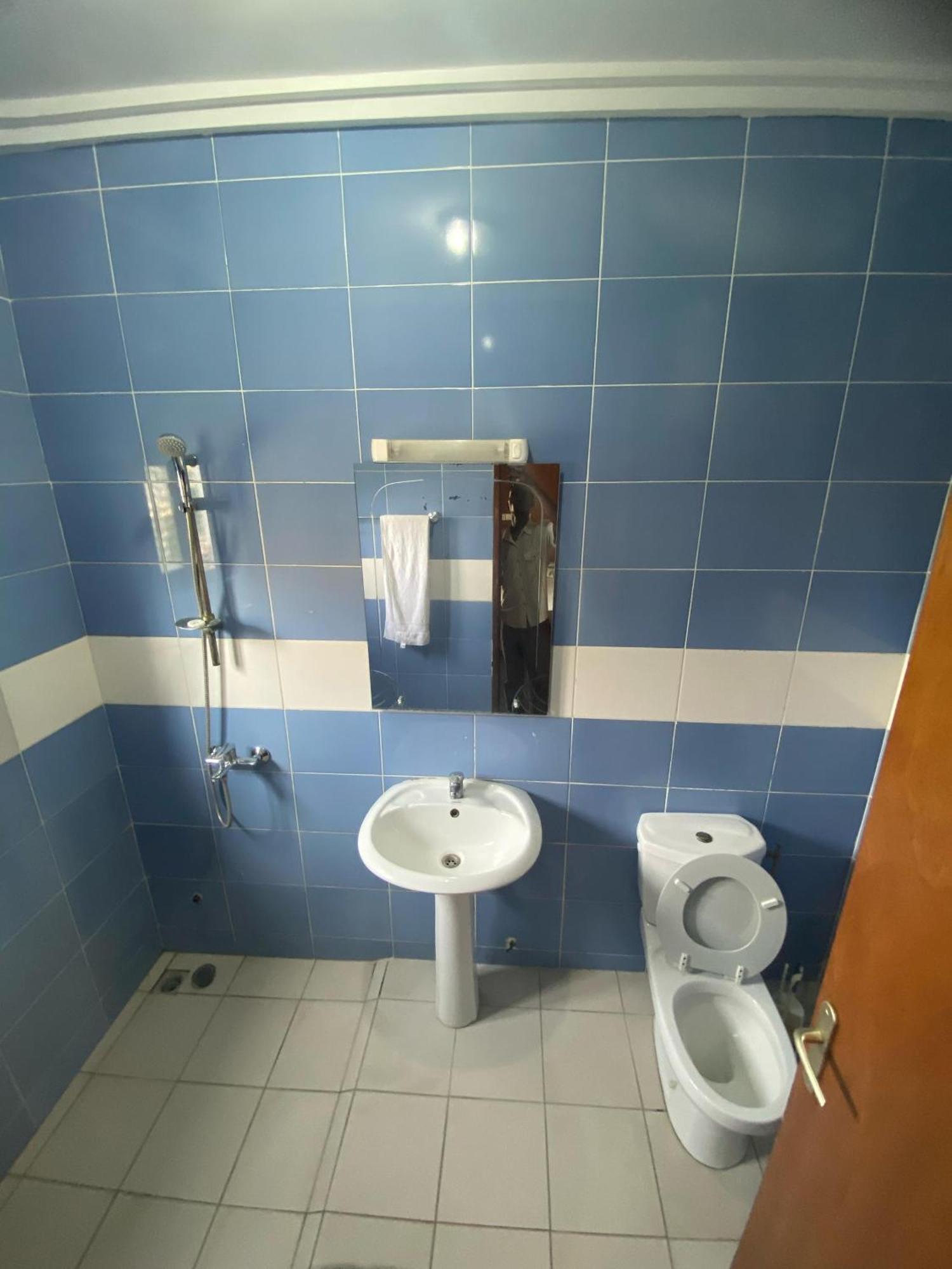 Hotel Yabisso Lome Bagian luar foto
