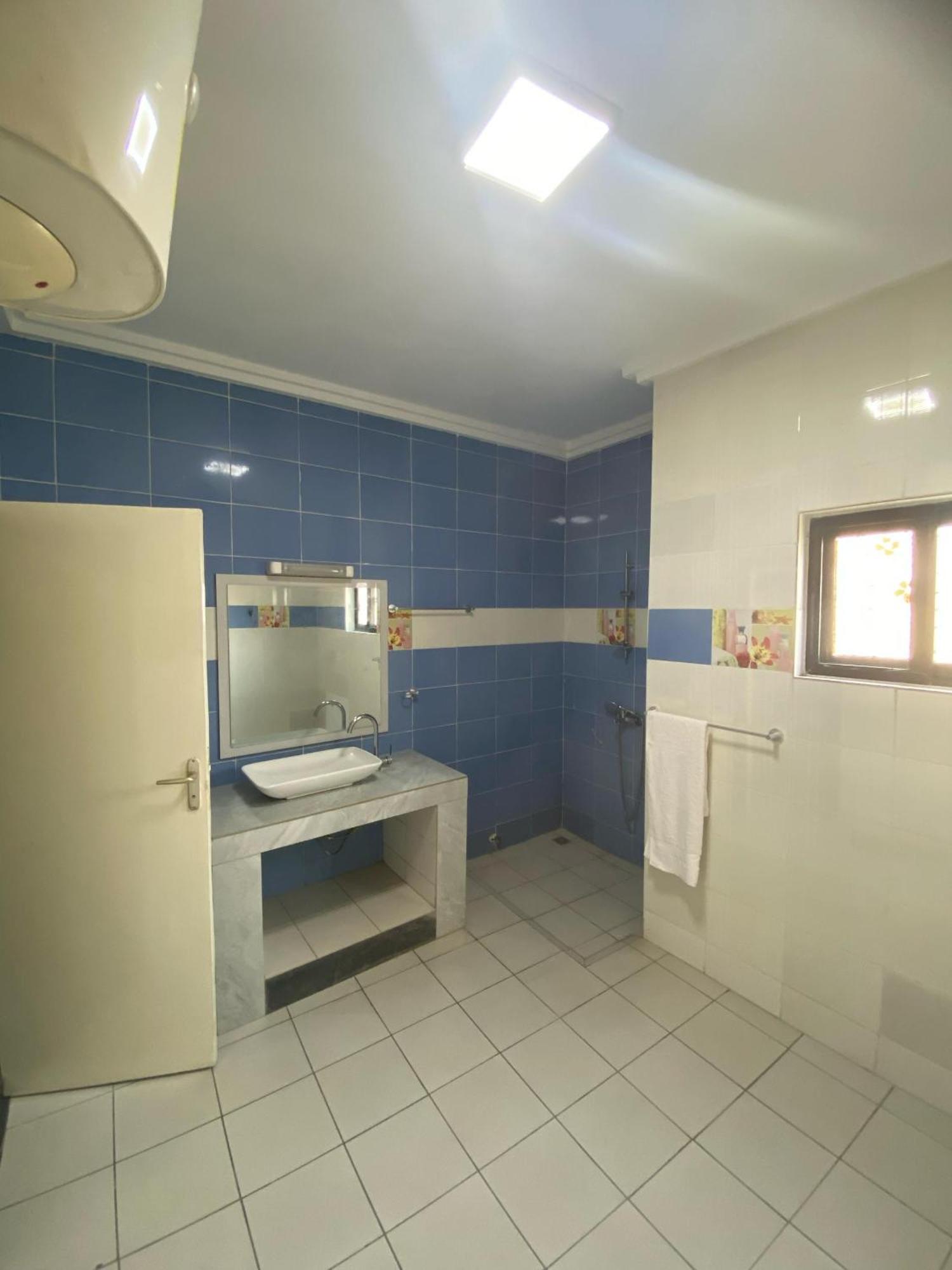 Hotel Yabisso Lome Bagian luar foto