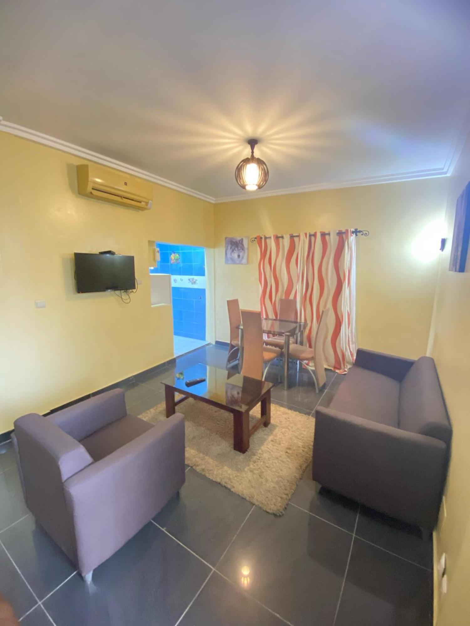 Hotel Yabisso Lome Bagian luar foto