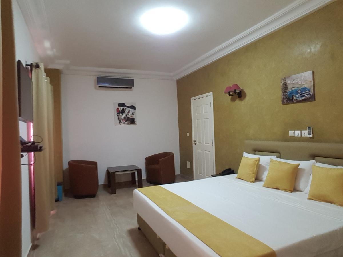 Hotel Yabisso Lome Bagian luar foto