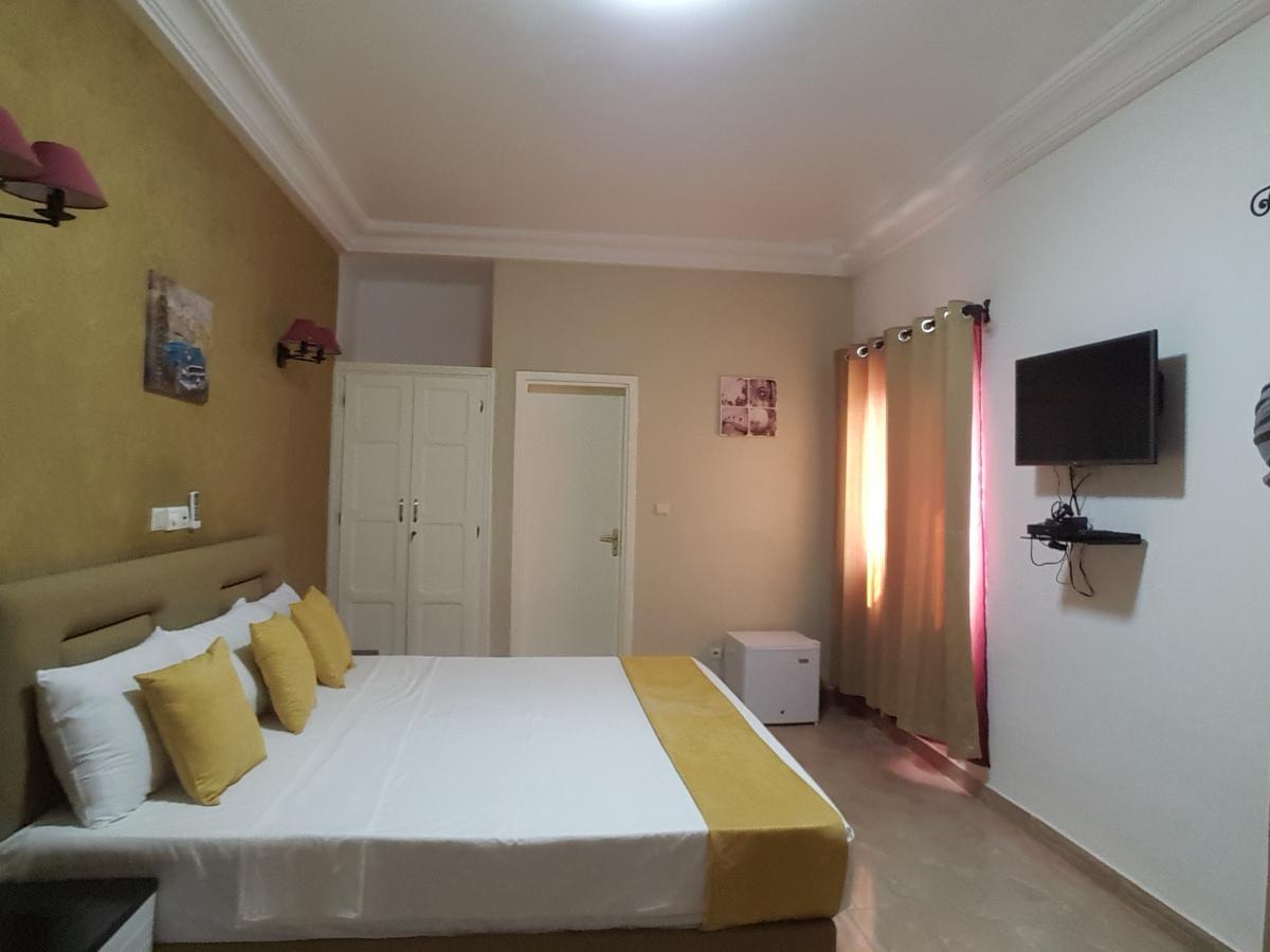 Hotel Yabisso Lome Bagian luar foto