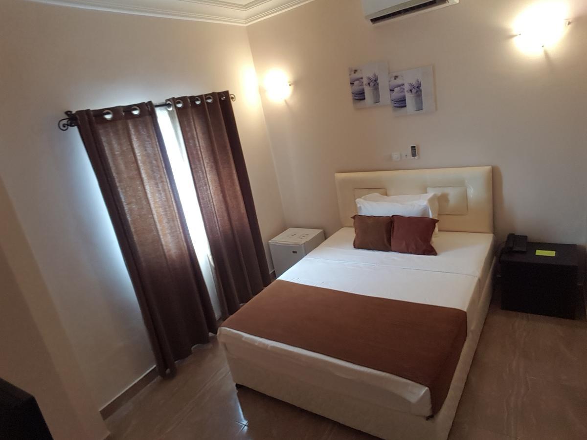 Hotel Yabisso Lome Bagian luar foto