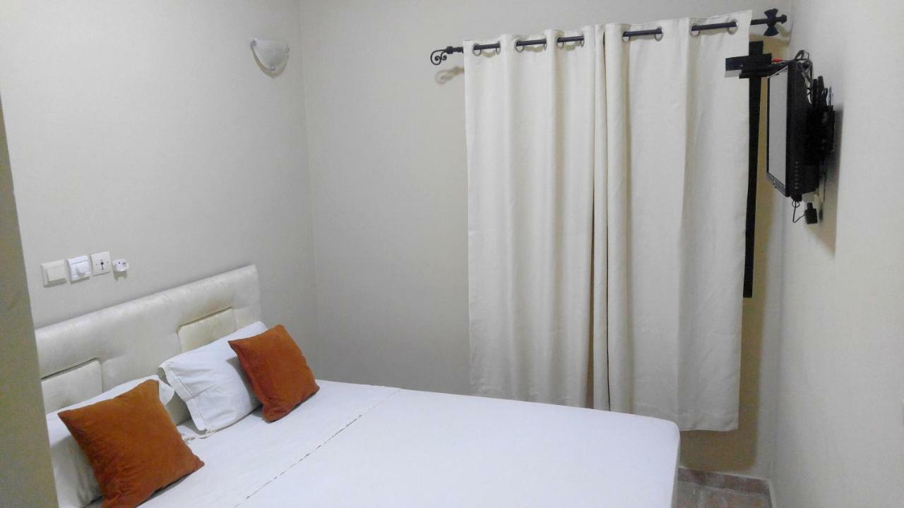 Hotel Yabisso Lome Bagian luar foto